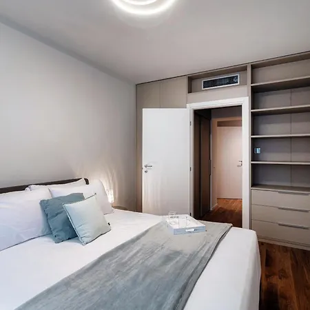 Apartamento Palazzo Marinetti - By Myhomeincomo Como