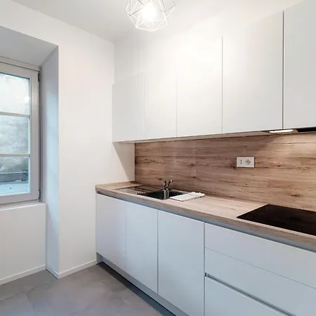 Apartment Palazzo Marinetti - By Myhomeincomo *